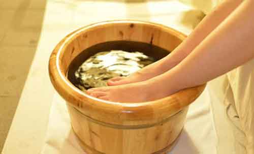 秘方大公開：你泡足浴可以放這些東西進去