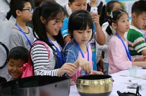 “美的生活電器家庭開放日”帶領10后孩子尋找家鄉的味道