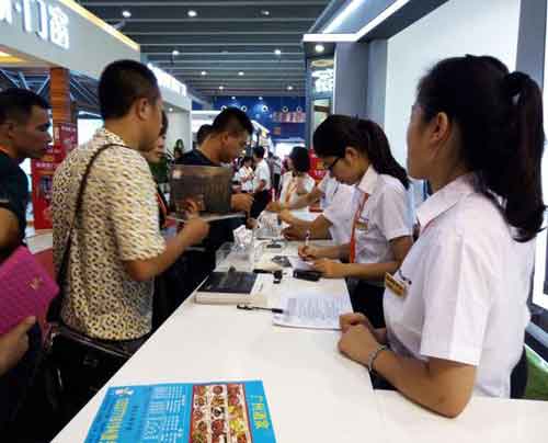 引領(lǐng)定制潮流 飛宇門窗新品“簡居時代”閃亮登場建博會 引領(lǐng)定制潮流 飛宇門窗新品“簡居時代”閃亮登場建博會