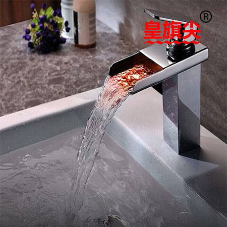 衛浴新亮點 皇旗尖LED發光水龍頭欣賞 衛浴新亮點 皇旗尖LED發光水龍頭欣賞