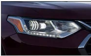 業內首創:麥格納推出D-Optic LED車頭前大燈 業內首創:麥格納推出D-Optic LED車頭前大燈