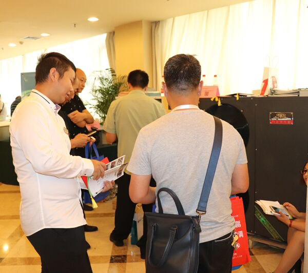 九沐華麗降臨暖通巡展?jié)险?分享空氣能熱泵與應(yīng)用案例