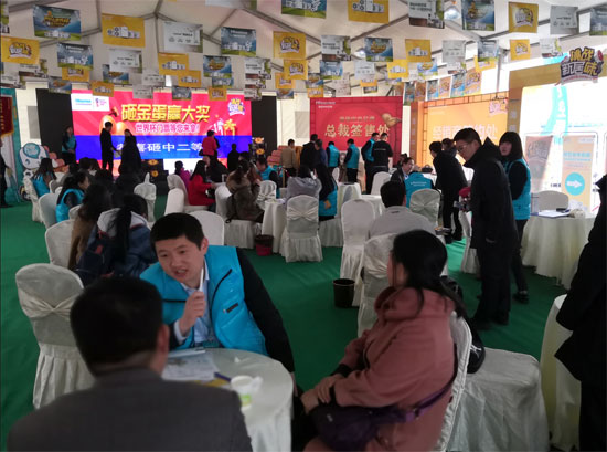 海信家用中央空調(diào) “挑戰(zhàn)新居味”體驗(yàn)式總裁簽售會(huì)成功舉辦 海信家用中央空調(diào) “挑戰(zhàn)新居味”體驗(yàn)式總裁簽售會(huì)成功舉辦