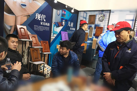 多變風(fēng)格引領(lǐng)裝修潮流——長(zhǎng)頸鹿漆精彩亮相中國(guó)國(guó)際門業(yè)展覽會(huì) 多變風(fēng)格引領(lǐng)裝修潮流——長(zhǎng)頸鹿漆精彩亮相中國(guó)國(guó)際門業(yè)展覽會(huì)