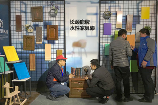 多變風(fēng)格引領(lǐng)裝修潮流——長(zhǎng)頸鹿漆精彩亮相中國(guó)國(guó)際門業(yè)展覽會(huì) 多變風(fēng)格引領(lǐng)裝修潮流——長(zhǎng)頸鹿漆精彩亮相中國(guó)國(guó)際門業(yè)展覽會(huì)