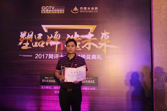 壯象榮獲“中國十大生態(tài)板品牌”稱號,品質(zhì)見證輝煌! 壯象榮獲“中國十大生態(tài)板品牌”稱號,品質(zhì)見證輝煌!