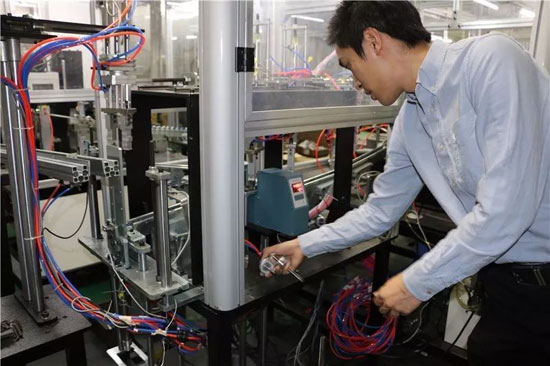 壁掛爐配件廠家粵風:工匠精神離不開真誠服務 壁掛爐配件廠家粵風:工匠精神離不開真誠服務