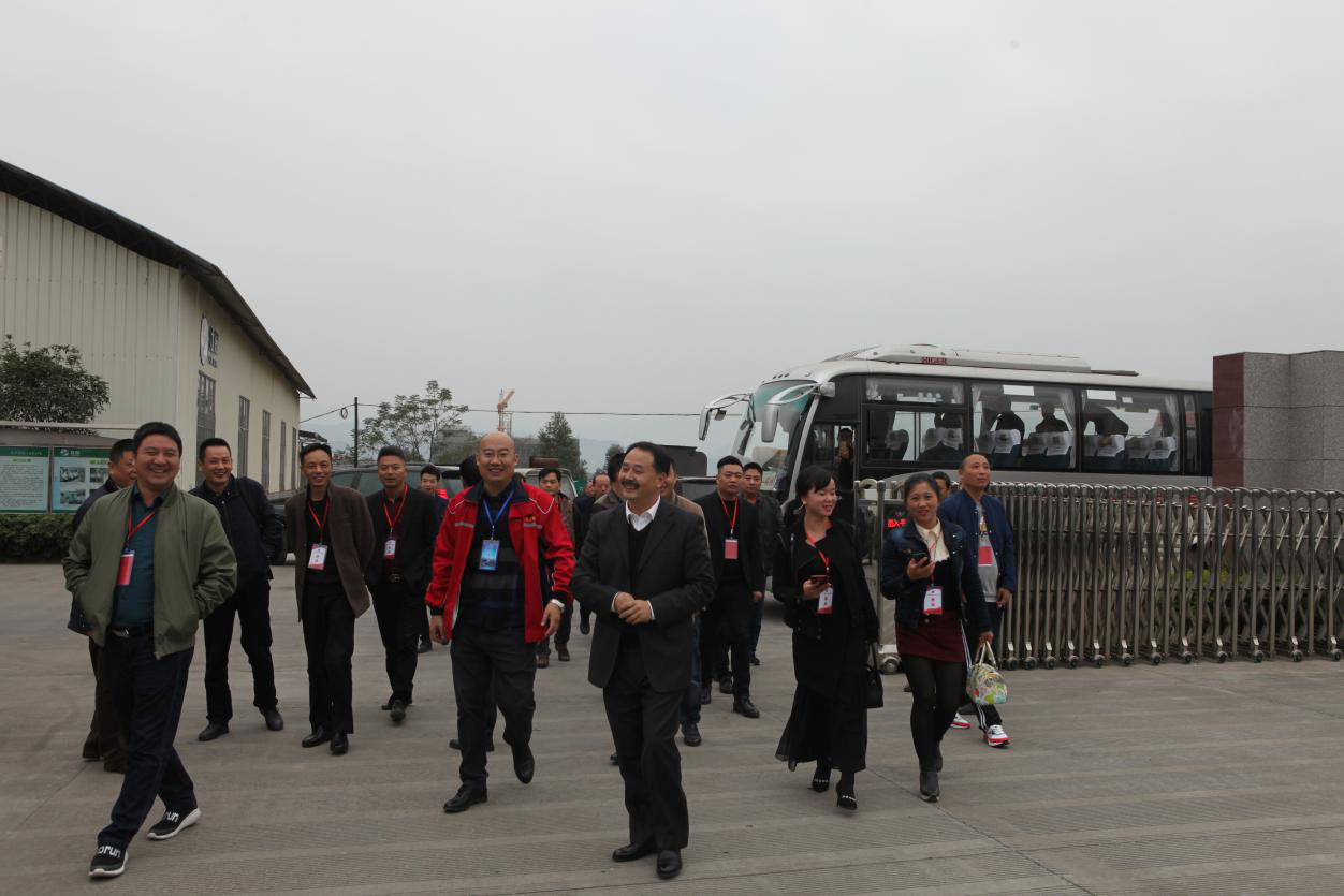 生態板品牌日記|壯象香杉標桿引行業代表參觀學習