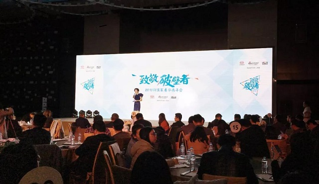 晾衣架品牌榮譽|晾霸獲“2017中國家居行業(yè)年度創(chuàng)新品牌”獎 晾衣架品牌榮譽|晾霸獲“2017中國家居行業(yè)年度創(chuàng)新品牌”獎