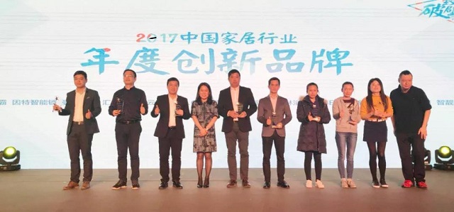 晾衣架品牌榮譽|晾霸獲“2017中國家居行業(yè)年度創(chuàng)新品牌”獎 晾衣架品牌榮譽|晾霸獲“2017中國家居行業(yè)年度創(chuàng)新品牌”獎