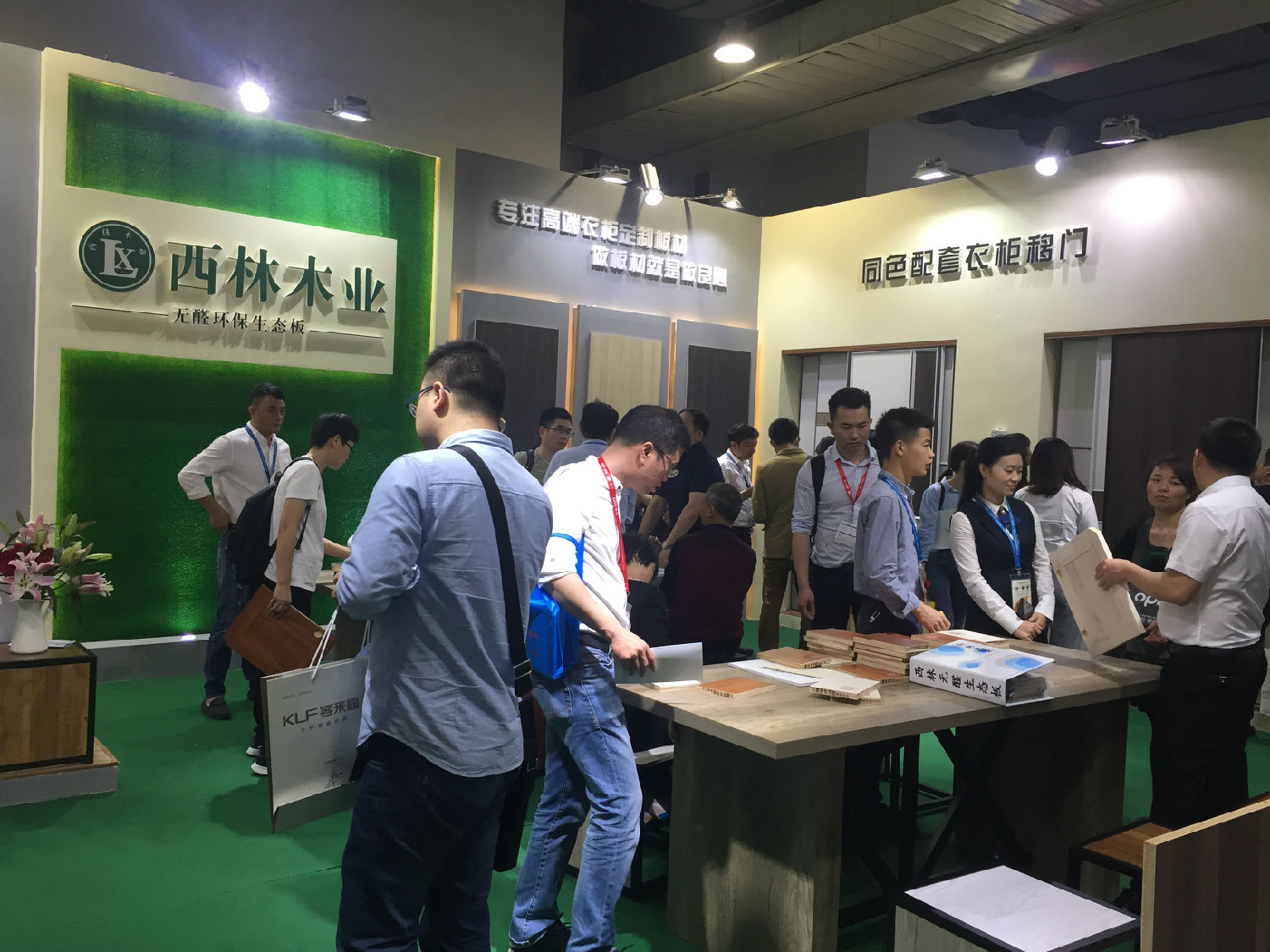 生態板品牌大事|西林木業以獨特的色彩驚艷衣柜展