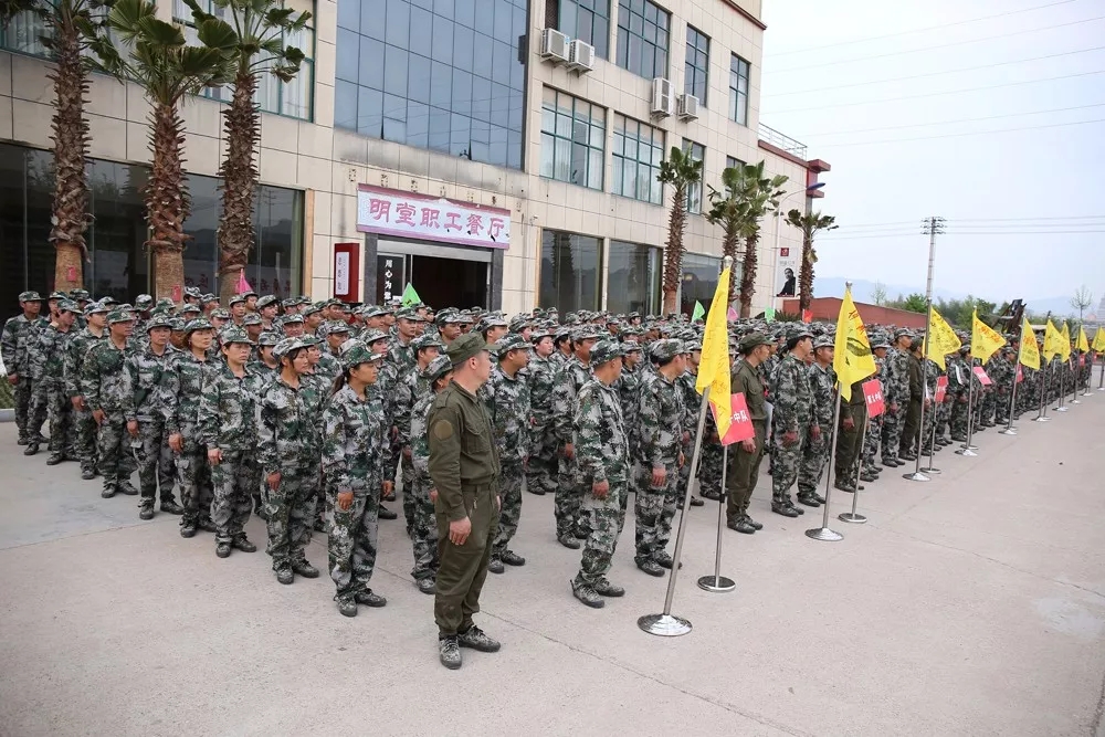 品牌大事|2018年明堂紅木軍訓(xùn)活動(dòng)在總部落下帷幕 品牌大事|2018年明堂紅木軍訓(xùn)活動(dòng)在總部落下帷幕