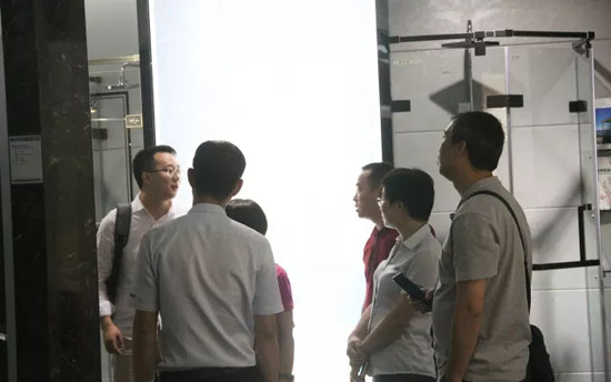 品牌日記|金地集團領(lǐng)導(dǎo)一行蒞臨優(yōu)普淋浴房考察 品牌日記|金地集團領(lǐng)導(dǎo)一行蒞臨優(yōu)普淋浴房考察