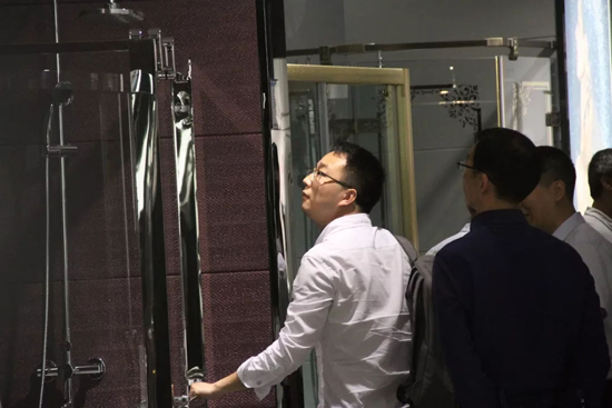 品牌日記|金地集團領(lǐng)導(dǎo)一行蒞臨優(yōu)普淋浴房考察 品牌日記|金地集團領(lǐng)導(dǎo)一行蒞臨優(yōu)普淋浴房考察