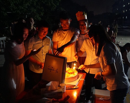 品牌日記|富軒門窗度員工生日會與燒烤激情相約 品牌日記|富軒門窗度員工生日會與燒烤激情相約