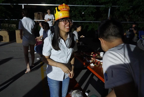 品牌日記|富軒門窗度員工生日會與燒烤激情相約 品牌日記|富軒門窗度員工生日會與燒烤激情相約