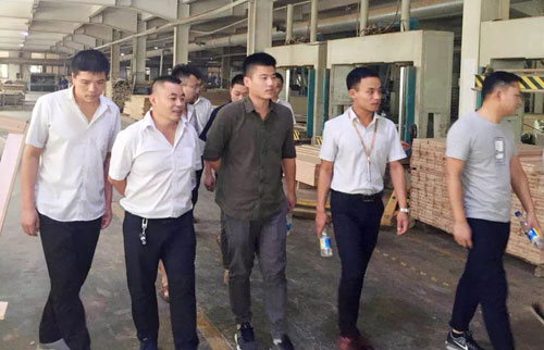 恒大集團蒞臨群升門業考察，對新型避難間防火門予以肯定