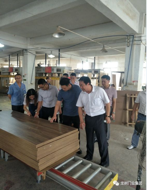 品牌日記|佛山中交房地產(chǎn)開發(fā)公司領導蒞臨龍樹門業(yè)考察 品牌日記|佛山中交房地產(chǎn)開發(fā)公司領導蒞臨龍樹門業(yè)考察