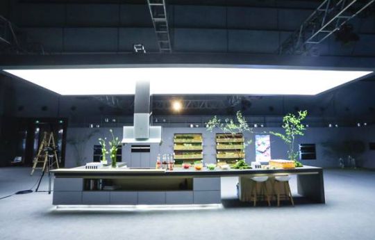 品牌產品|方太推出創新EA06中島式油煙機，重塑高端廚房生態