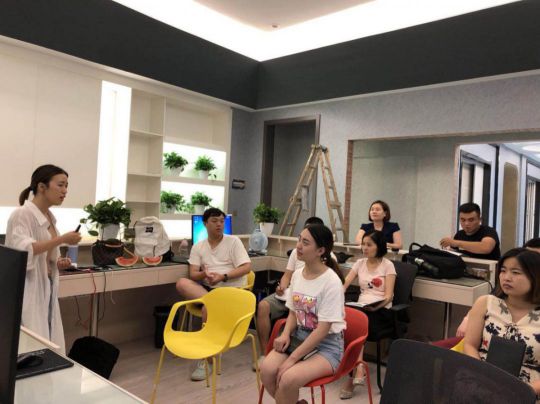 行于斯，不懼風雨——兔寶寶衣柜培訓師，團隊制勝