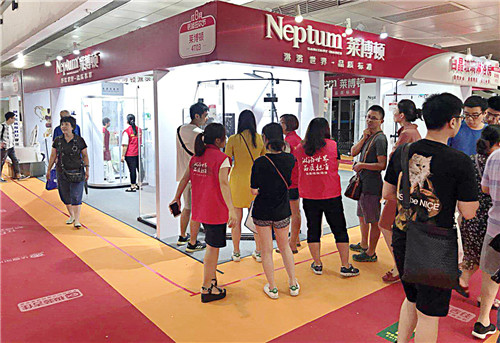 品牌大事|八月為愛煥新 萊博頓淋浴房邂逅北京華夏家博會 品牌大事|八月為愛煥新 萊博頓淋浴房邂逅北京華夏家博會