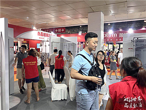 品牌大事|八月為愛煥新 萊博頓淋浴房邂逅北京華夏家博會 品牌大事|八月為愛煥新 萊博頓淋浴房邂逅北京華夏家博會