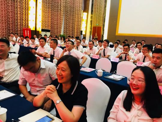 火星人集成灶銷售部9月績溪會議:我們是最棒的團(tuán)隊! 火星人集成灶銷售部9月績溪會議:我們是最棒的團(tuán)隊!