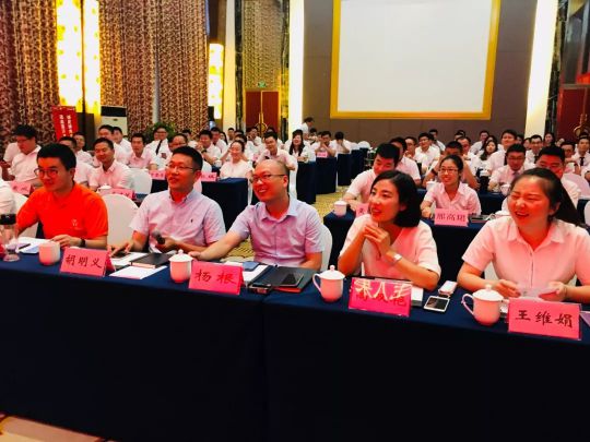 火星人集成灶銷售部9月績溪會議:我們是最棒的團(tuán)隊! 火星人集成灶銷售部9月績溪會議:我們是最棒的團(tuán)隊!