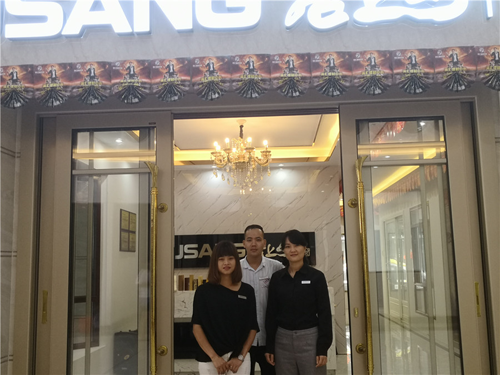 居上好門窗銷售總監(jiān)到茂名電白門窗加盟店進(jìn)行交流指導(dǎo)