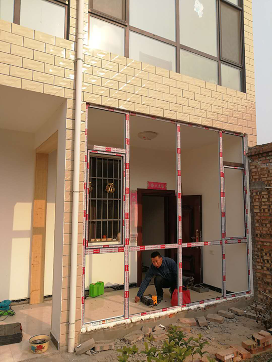 農(nóng)村自建房封窗戶安裝斷橋鋁門窗，便宜又安全 