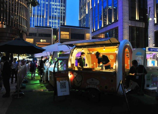 市場忽略了一個擺地攤必需品，那就是照明！