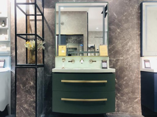 衛浴新聞團隊對董事長陳華進行了深度專訪