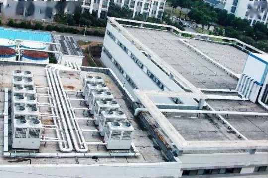 江蘇無錫衛生學校案例，空氣能熱泵機組既能供暖又能提供熱水 