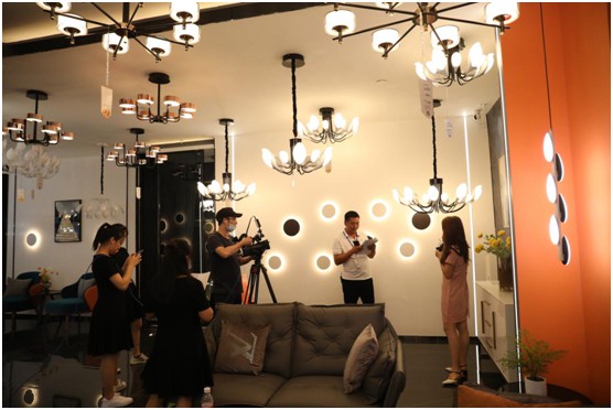 千佳元燈飾終端服務升級 新品云發布河南專場掀熱潮