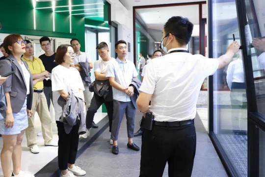 歐哲門窗總部迎來江門湛江設(shè)計力量協(xié)會設(shè)計師朋友到訪