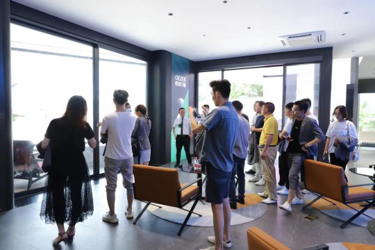 歐哲門窗總部迎來江門湛江設(shè)計力量協(xié)會設(shè)計師朋友到訪