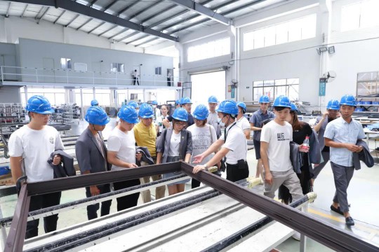 歐哲門窗總部迎來江門湛江設(shè)計力量協(xié)會設(shè)計師朋友到訪