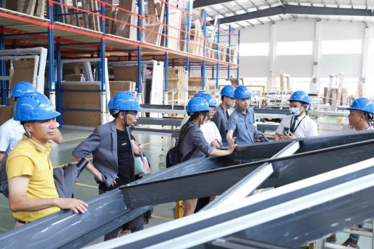 歐哲門窗總部迎來江門湛江設(shè)計力量協(xié)會設(shè)計師朋友到訪