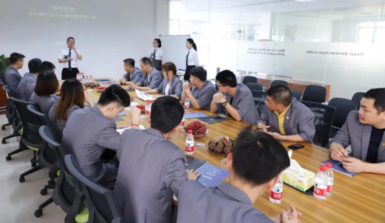 歐哲門窗總部迎來江門湛江設(shè)計力量協(xié)會設(shè)計師朋友到訪