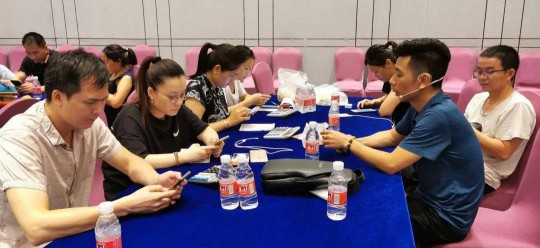 華藝廣場攜手六大原創(chuàng)燈飾品牌創(chuàng)始人嗨爆直播間！