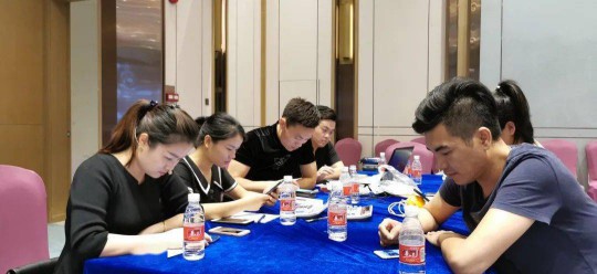 華藝廣場攜手六大原創(chuàng)燈飾品牌創(chuàng)始人嗨爆直播間！