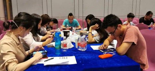 華藝廣場攜手六大原創(chuàng)燈飾品牌創(chuàng)始人嗨爆直播間！