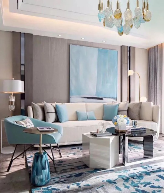 客廳主燈應(yīng)該如何挑選， 是吸頂燈，吊燈，還是？