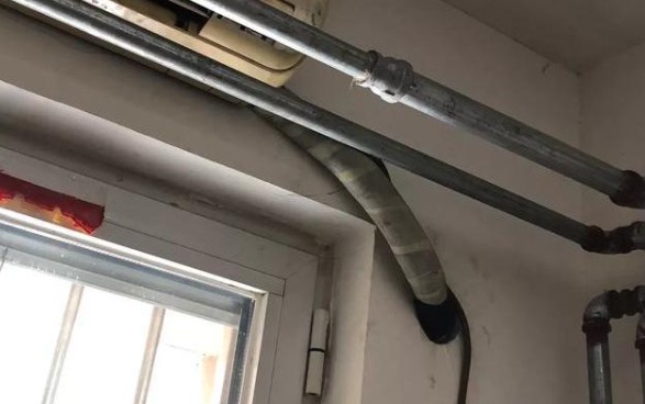 空調掛機排水管與空調眼一樣高，可以嗎？