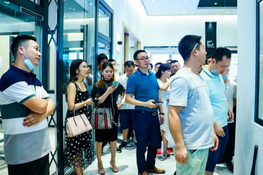 熱烈歡迎湖北省窗業協會領導蒞臨億合門窗參觀交流