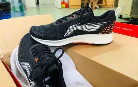 如果你想買一雙國產跑鞋，試試這兩雙吧!