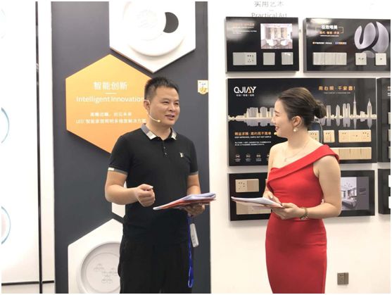 千佳元燈飾新品云直播山東專場 豪氣敲響勝利的鐘聲 千佳元燈飾新品云直播山東專場 豪氣敲響勝利的鐘聲