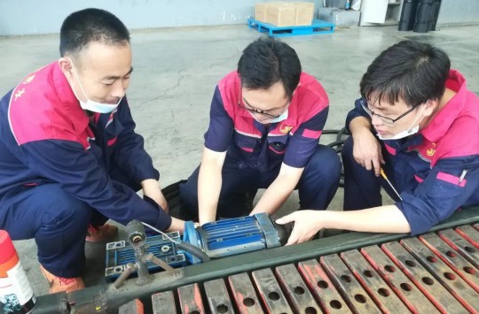 宏源防水山東生產基地開展設備AM活動! 宏源防水山東生產基地開展設備AM活動!