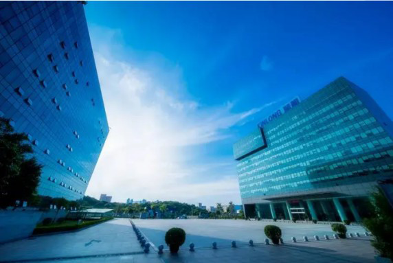 堅朗五金無私捐助，衛輝市安都鄉堅朗中學揭牌儀式舉行