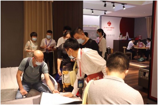 展會第三天，智能健康床墊益脈通，熱度不減!